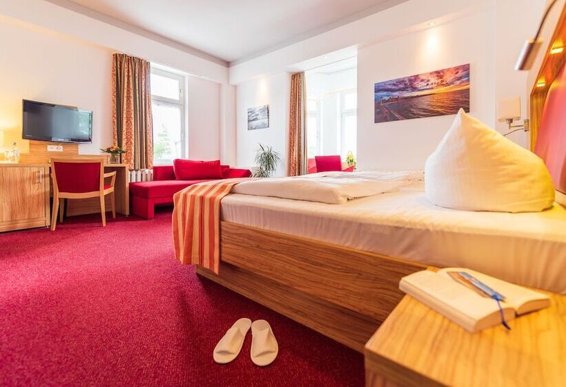 اتاق راحتی با چشم‌انداز دریا, Strandhotel Zur Promenade