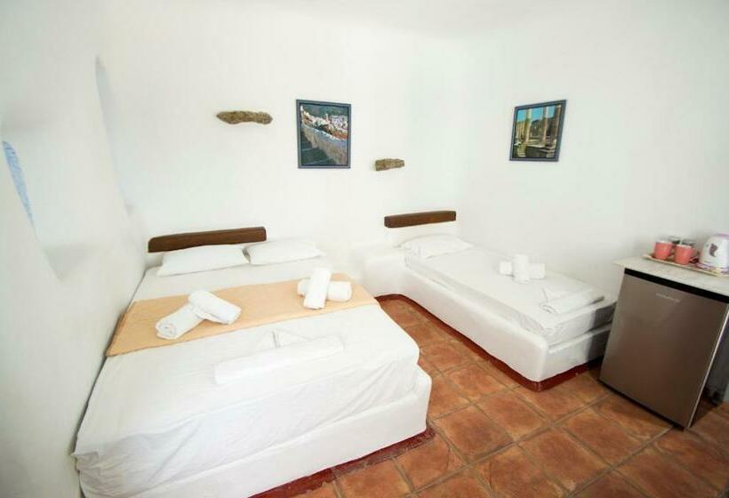 اتاق استاندارد سه نفره, Alexandros Mykonos