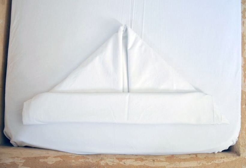 اتاق استاندارد سه نفره, Alexandros Mykonos
