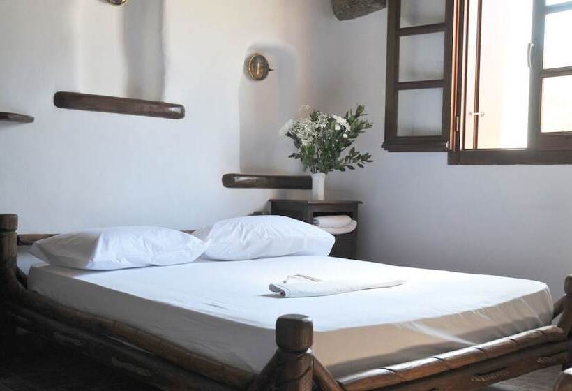 اتاق استاندارد سه نفره, Alexandros Mykonos