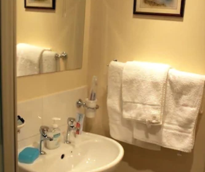 Номер Стандарт, White House View Guest House