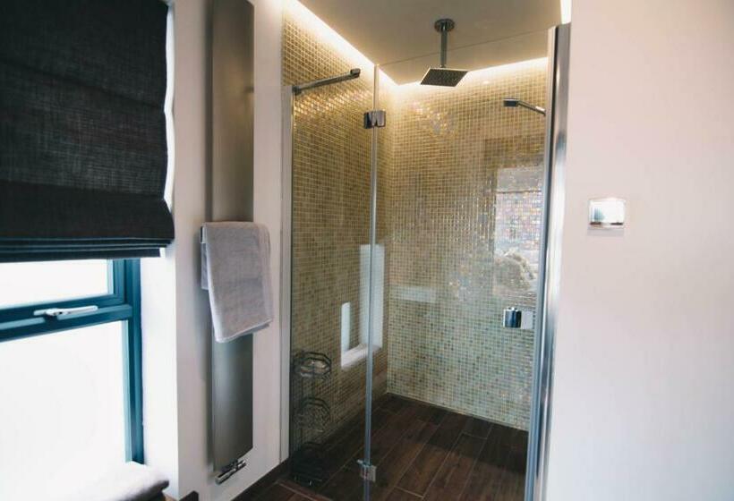 Полулюкс с Балконом, Antrim House Guest Rooms & Suites