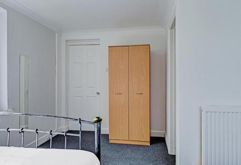 Четырехместный Номер Стандарт, The Gables Hotel, Birmingham Airport