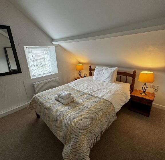 غرفة سوبيريور, Watermead House