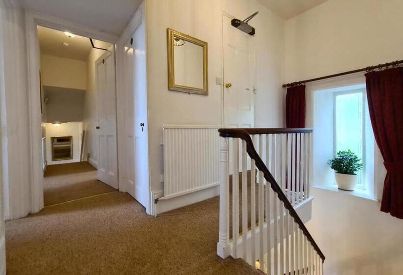 غرفة قياسية, Watermead House