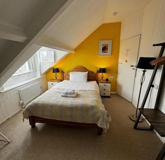 غرفة سوبيريور, Watermead House