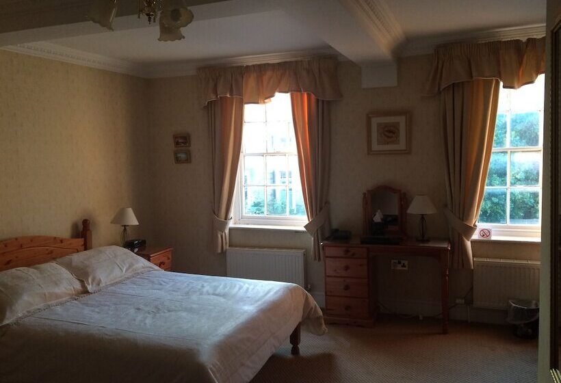 Номер Стандарт, Half Moon Hotel And Restaurant