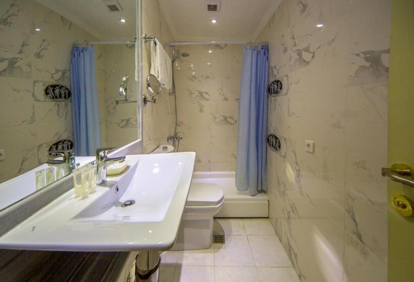 اتاق استاندارد سه نفره, Legends Tskaltubo Spa Resort
