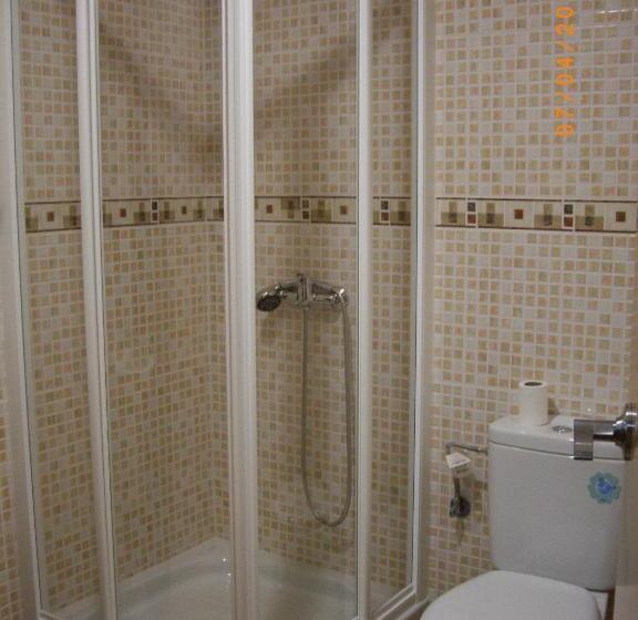 اتاق استاندارد سه نفره, Hostal Abastos