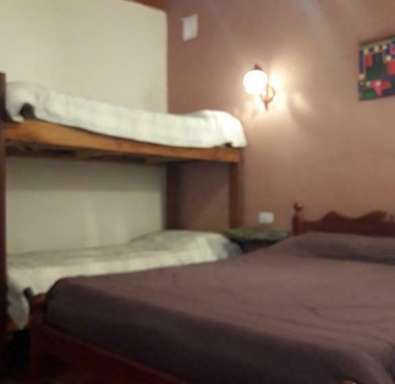 اتاق استاندارد چهار تخته, Hostal Rustyk