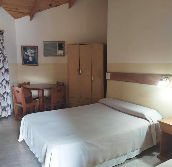高级三人间, Hosteria Helvecia