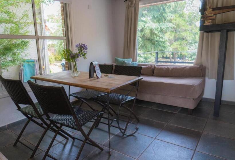 بانگلوی استاندارد, Brisas Serranas