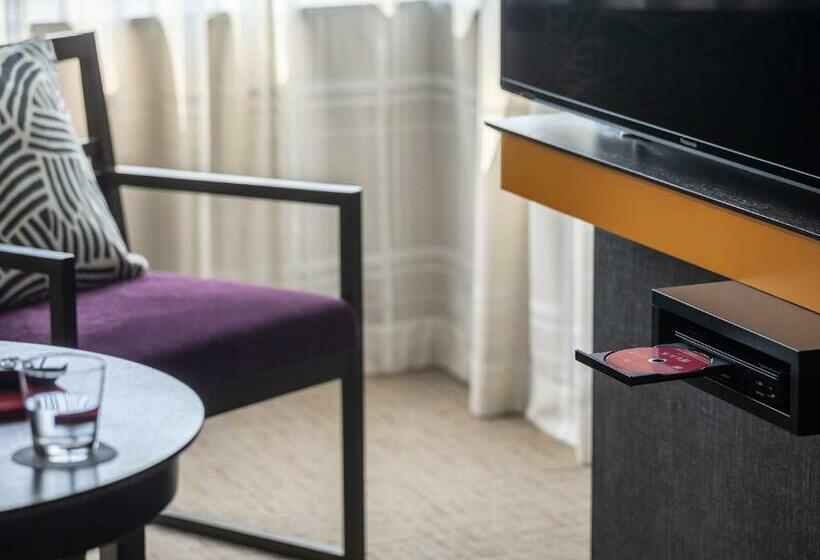 Номер Superior, Mitsui Garden Hotel Kyobashi   Tokyo Station