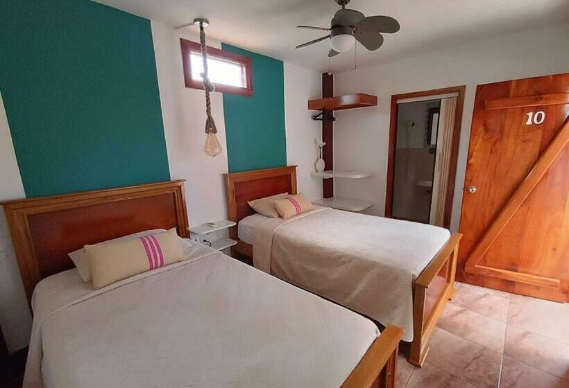 Номер Deluxe, The Wooden House