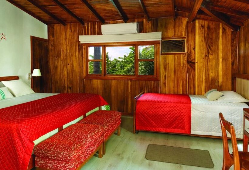 Номер Deluxe, The Wooden House
