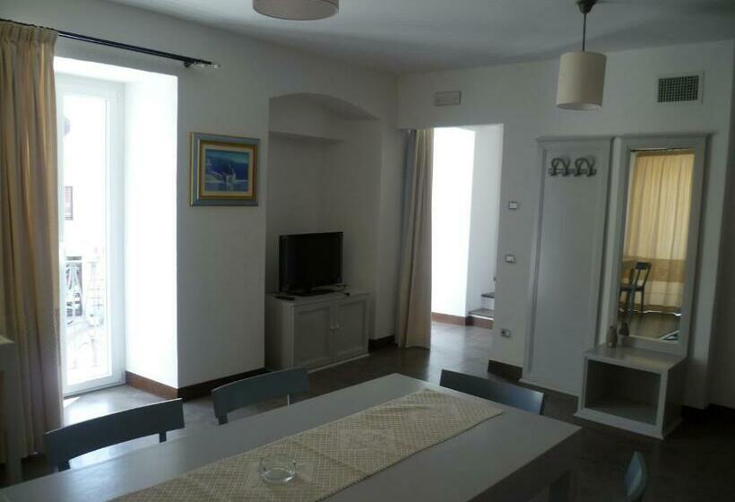 سوئیت 2 خوابه, Albergo Residenziale La Corte