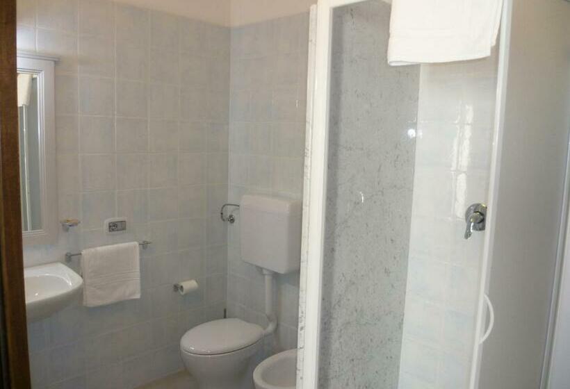سوییت جونیور با بالکن, Albergo Residenziale La Corte