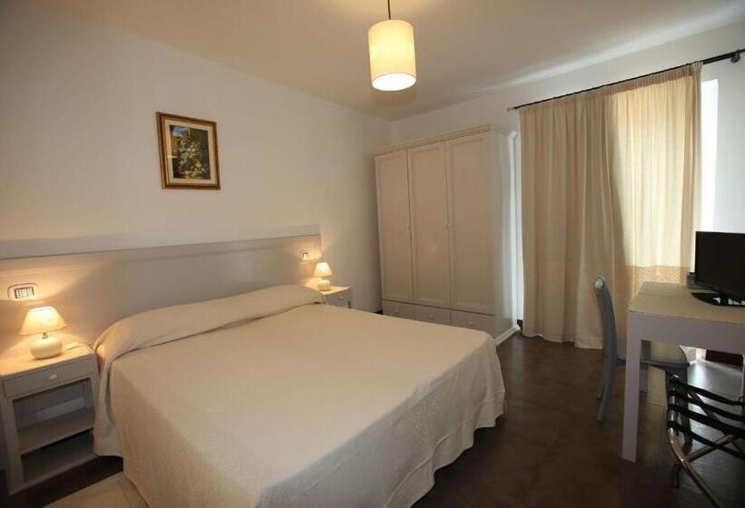 سوئیت با بالکن, Albergo Residenziale La Corte