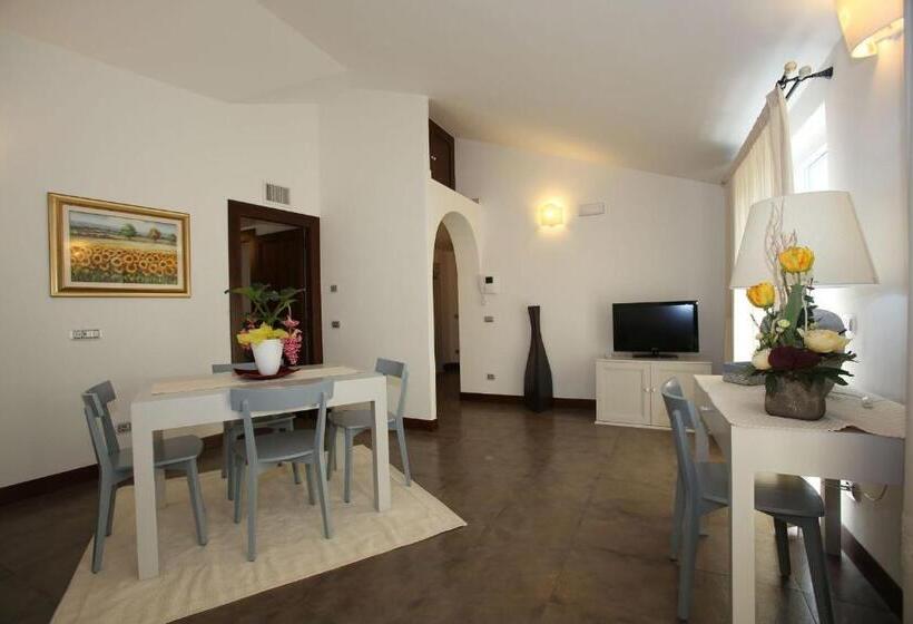 سوئیت با بالکن, Albergo Residenziale La Corte