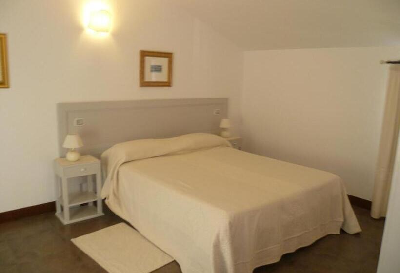 اتاق استاندارد چهارنفره با بالکن, Albergo Residenziale La Corte