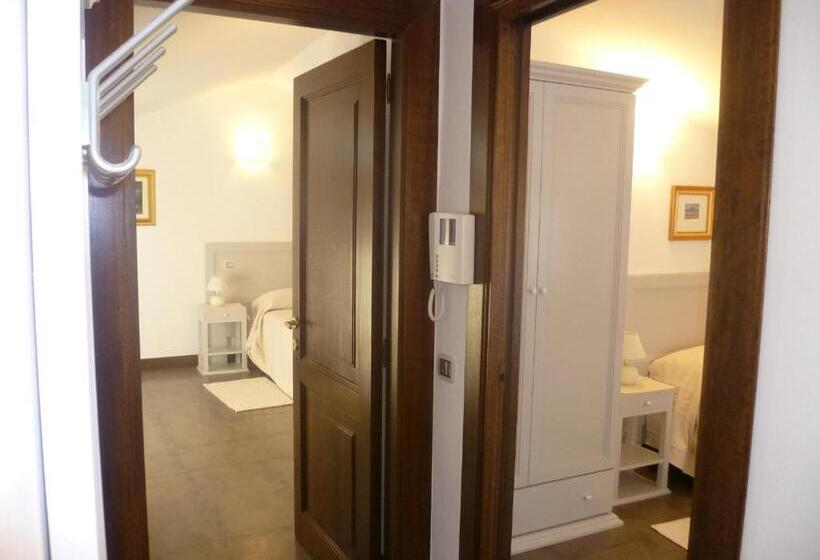 발코니가 있는 4인용 스탠다드 룸, Albergo Residenziale La Corte
