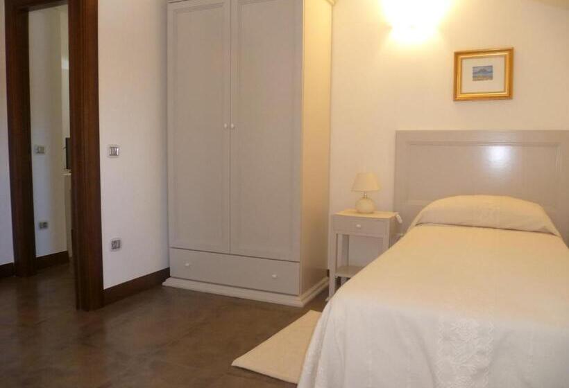 اتاق استاندارد چهارنفره با بالکن, Albergo Residenziale La Corte