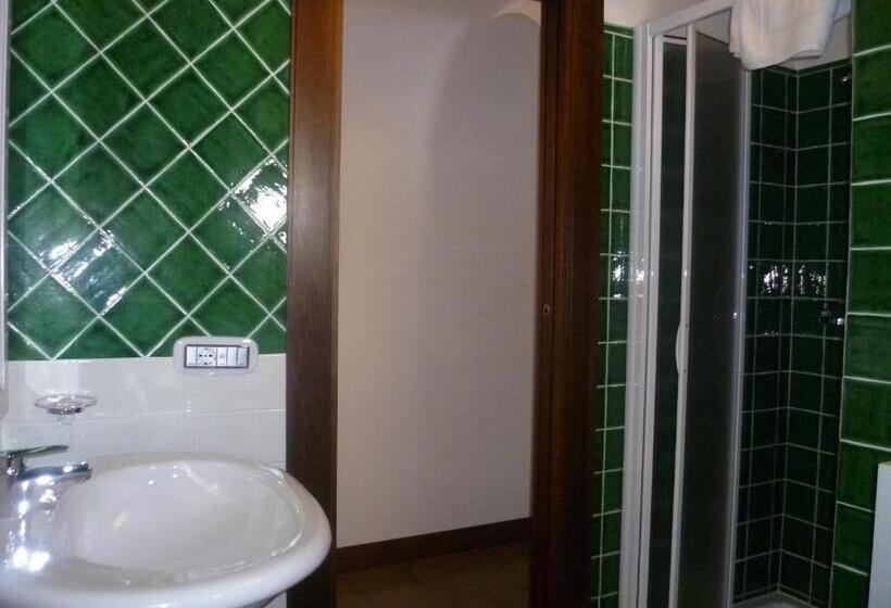 발코니가 있는 4인용 스탠다드 룸, Albergo Residenziale La Corte