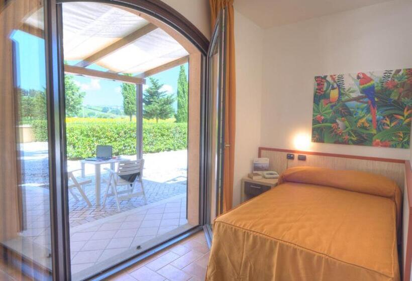 Habitación Triple Estándar, Le Fiabe Hotel Resort