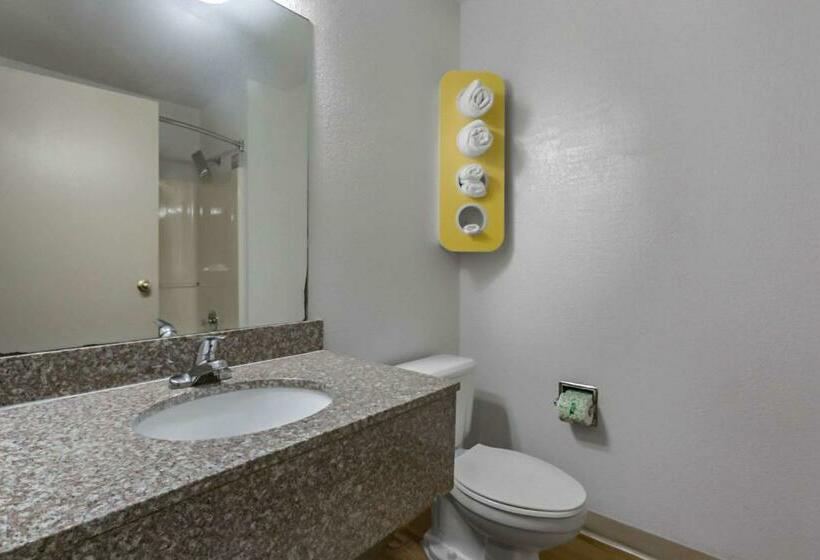 Номер Deluxe, Motel 6 Augusta, Ks