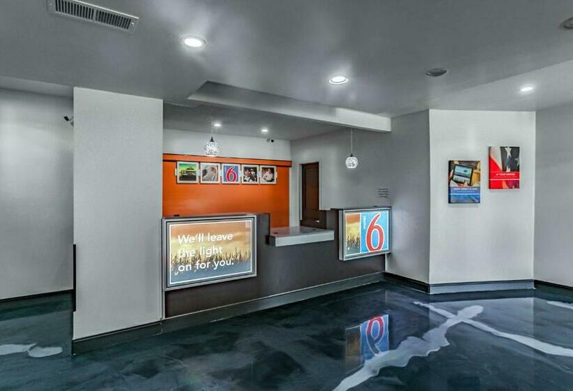 Четырехместный Номер Стандарт, Motel 6 Augusta, Ks