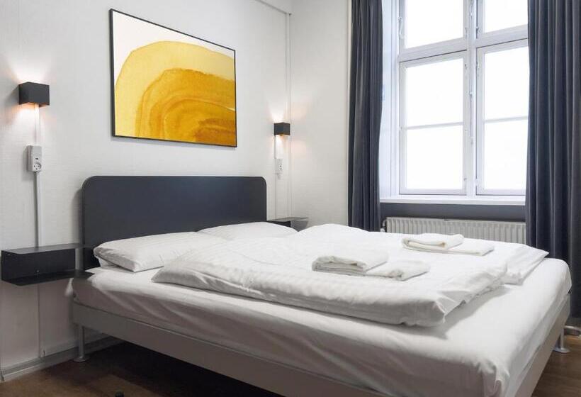 اتاق استاندارد با سرویس بهداشتی مشترک, Where To Sleep