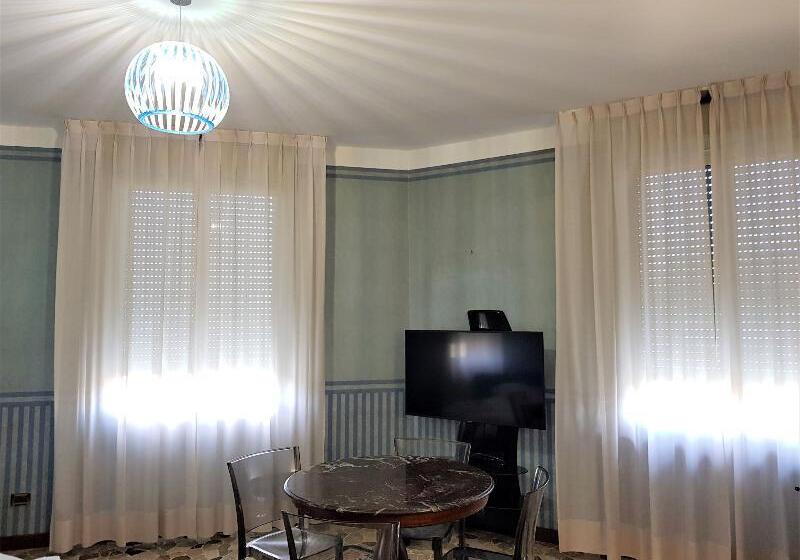 Кровать в Общей Комнате, Mido Hostel