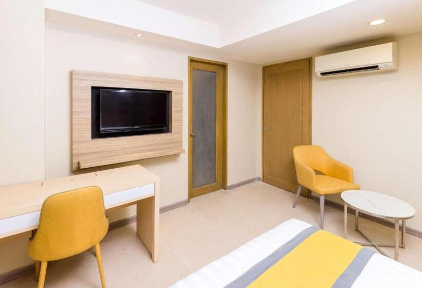 Номер Superior, Surestay Plus By Best Western Cebu City