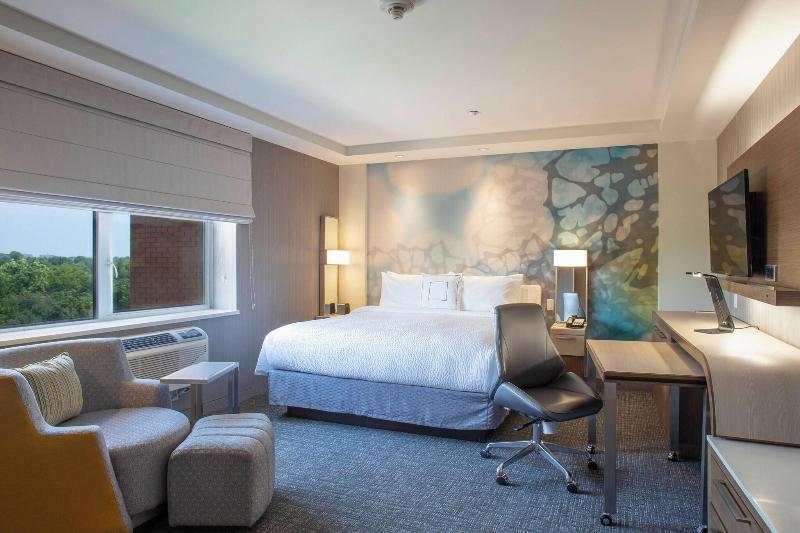 带大床的标准间, Courtyard By Marriott New York Queens/fresh Meadows