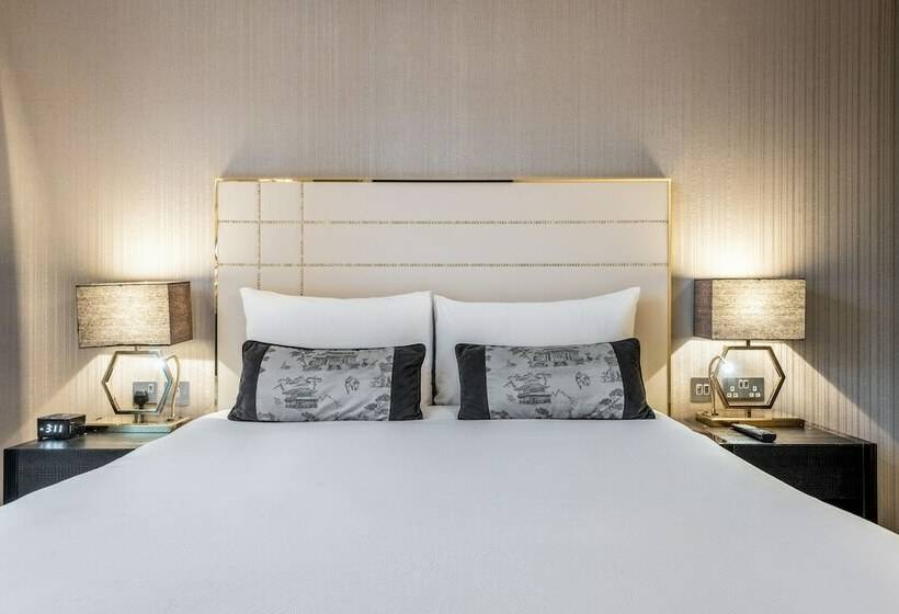 Номер Deluxe, Saint London