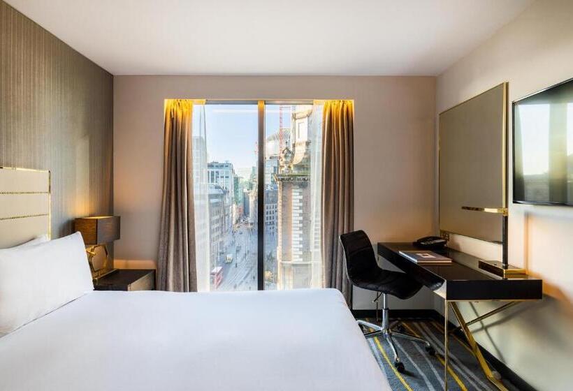 Номер Deluxe, Saint London