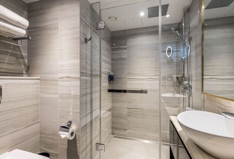 Номер Deluxe, Saint London