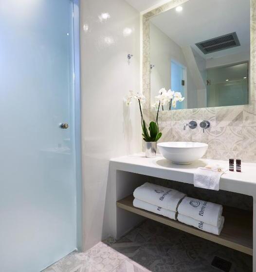 Suite Familiar, Fileria Suites
