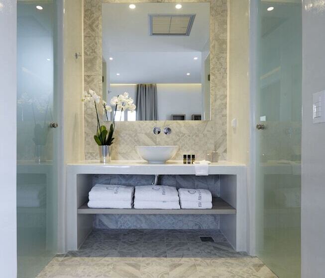 Suite Familiar, Fileria Suites