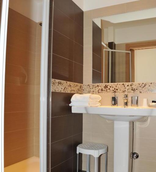 غرفة قياسية ثلاثية, Negritella