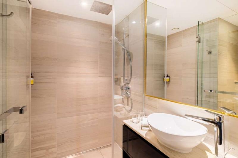 اتاق سوپریور, Saint London