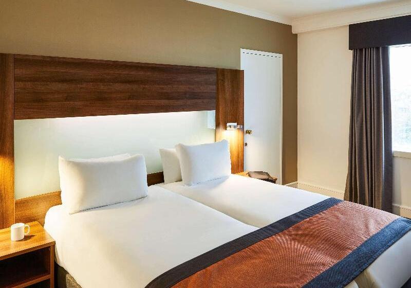 سوییت جونیور, Saint London