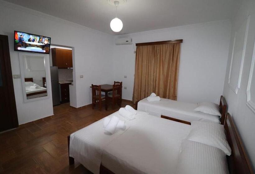 带花园景观的标准三人间, Angelina Apartaments