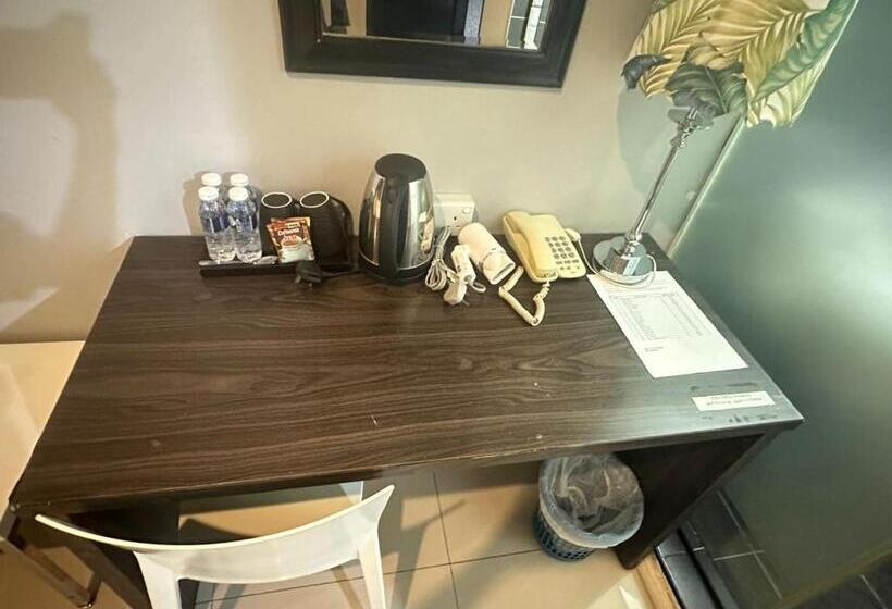 اتاق لوکس خانوادگی, Kingsman Boutique