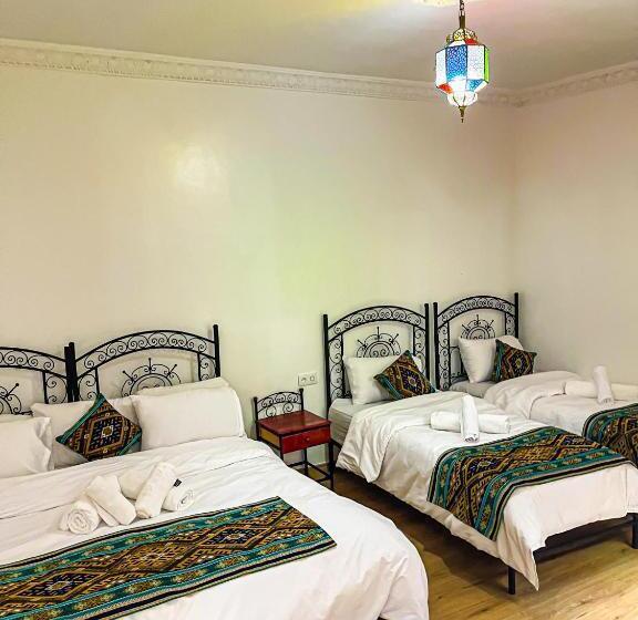 Quarto Quádruplo Estandar, Riad El Wazzania