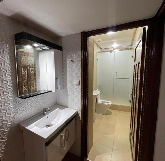 Quarto Quádruplo Estandar, Riad El Wazzania