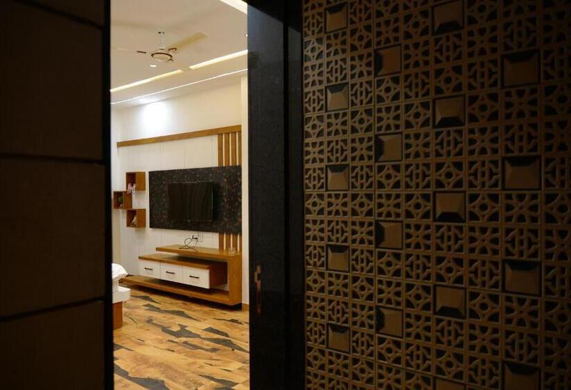 스위트, Panache The Escape   Home Stay