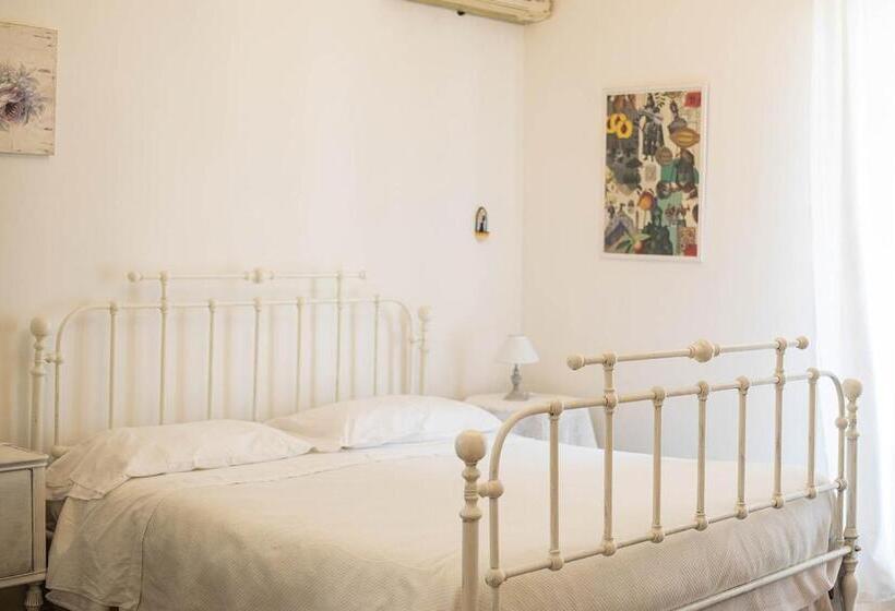 اتاق استاندارد سه نفره, B&b Liola