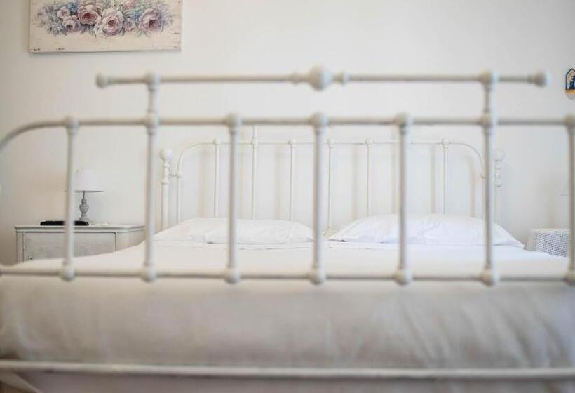 اتاق استاندارد سه نفره, B&b Liola