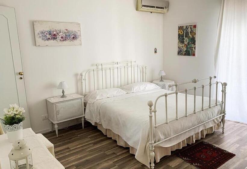 اتاق استاندارد سه نفره, B&b Liola